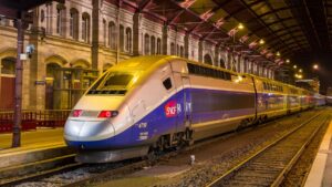 Voyager en train à petit prix et découvrir les jeux de casino en ligne